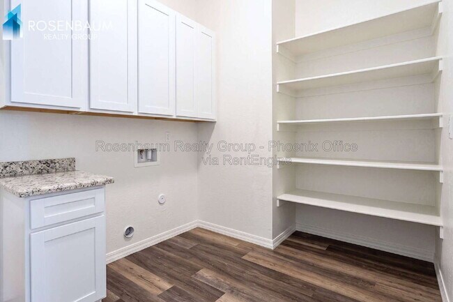Building Photo - 9435 W Magnum Dr