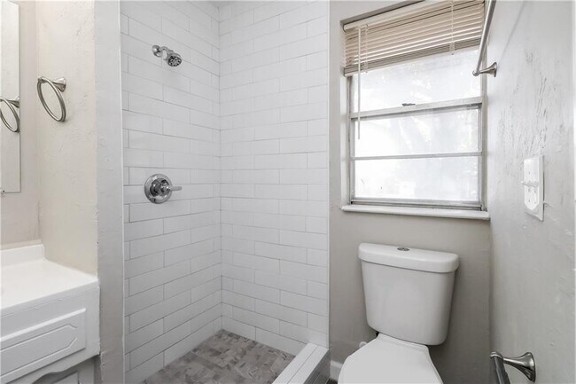 Building Photo - 217 Cherrywood Dr