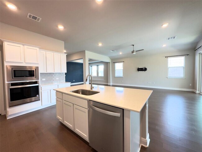 Building Photo - 17916 Umberto Dr