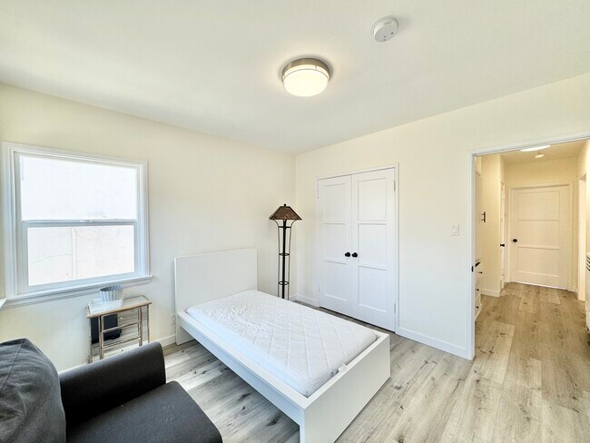 Building Photo - 2013 S Shenandoah St