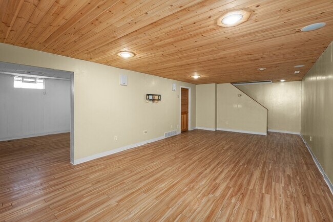 Building Photo - 3129 Windsor Dr