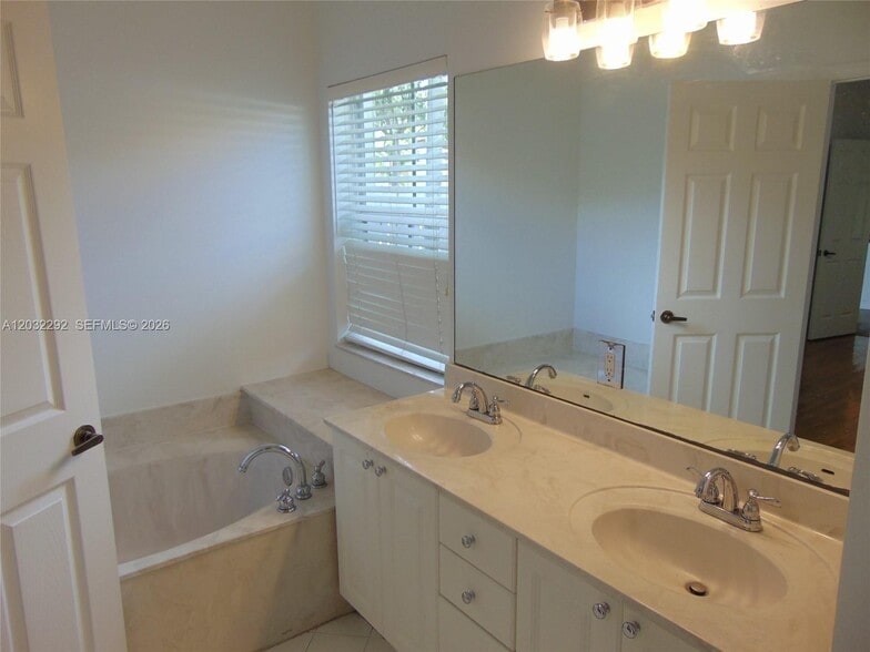 Building Photo - 624 Vista Meadows Dr