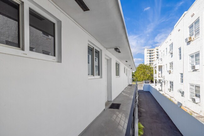 Building Photo - 828 SW 2nd St