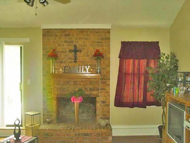 Building Photo - Great 3 Bdrm 2 Bath Home in Corinth Tx