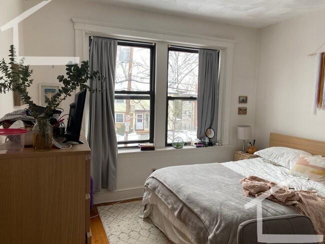 Building Photo - Renovated Brighton 4 Bed/2 Bath on Brookli...