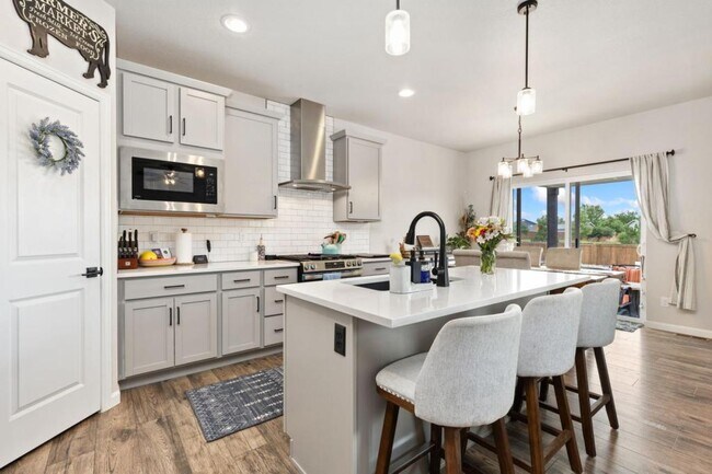 Building Photo - 1495 S Plumeria Dr