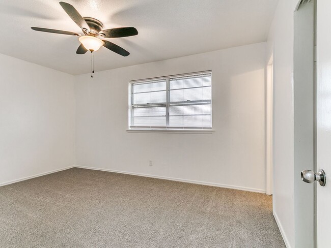 Building Photo - Updated Home + 3 bedrooms + Del City