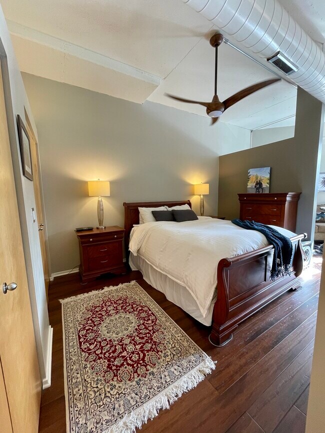 Building Photo - 6 S Laflin St