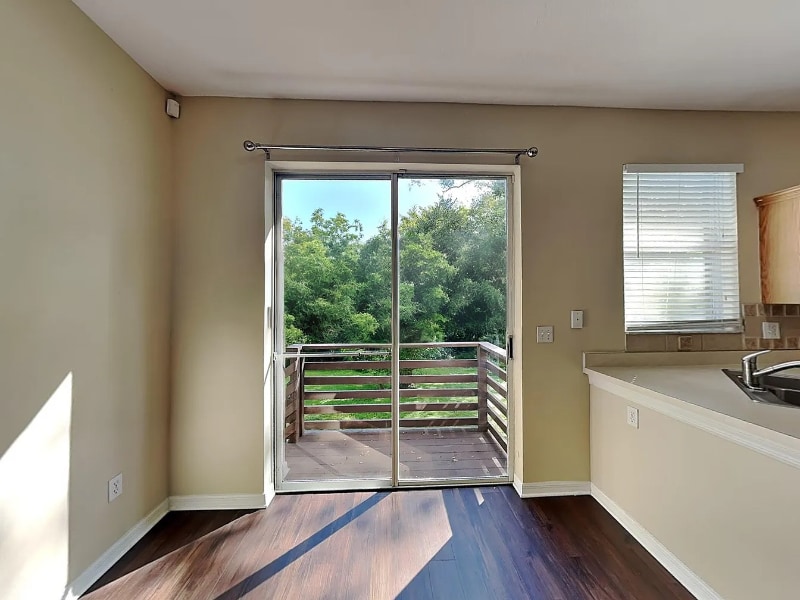 Building Photo - 901 Hilly Bend Dr
