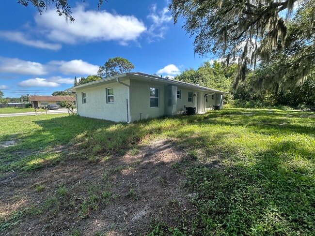 Building Photo - 2135 Sibley Ave