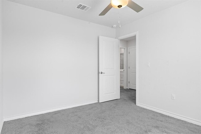 Building Photo - 15604 Ellinger Dr