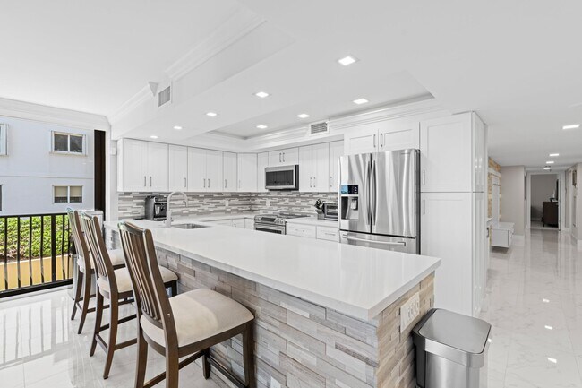 Building Photo - 4000 S Ocean Blvd