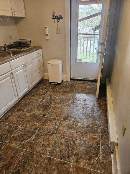 Kitchen and Entrance 338B - 338 E 8th St