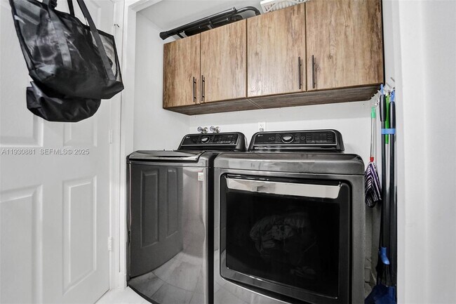 Building Photo - 3530 Mystic Pointe Dr