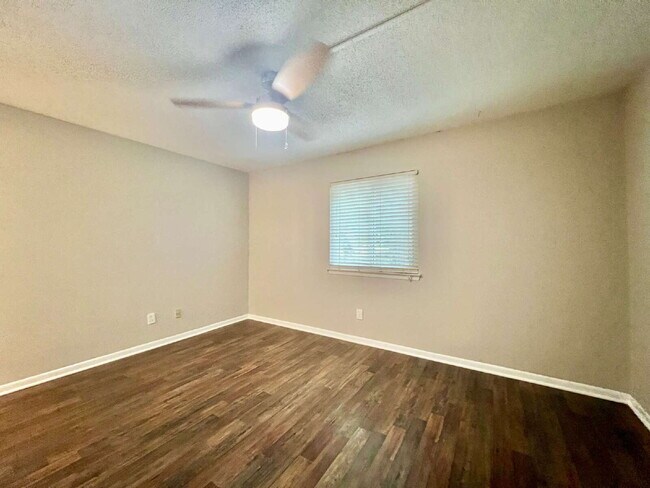 Building Photo - CONDO MINUTES FROM SouthParK!