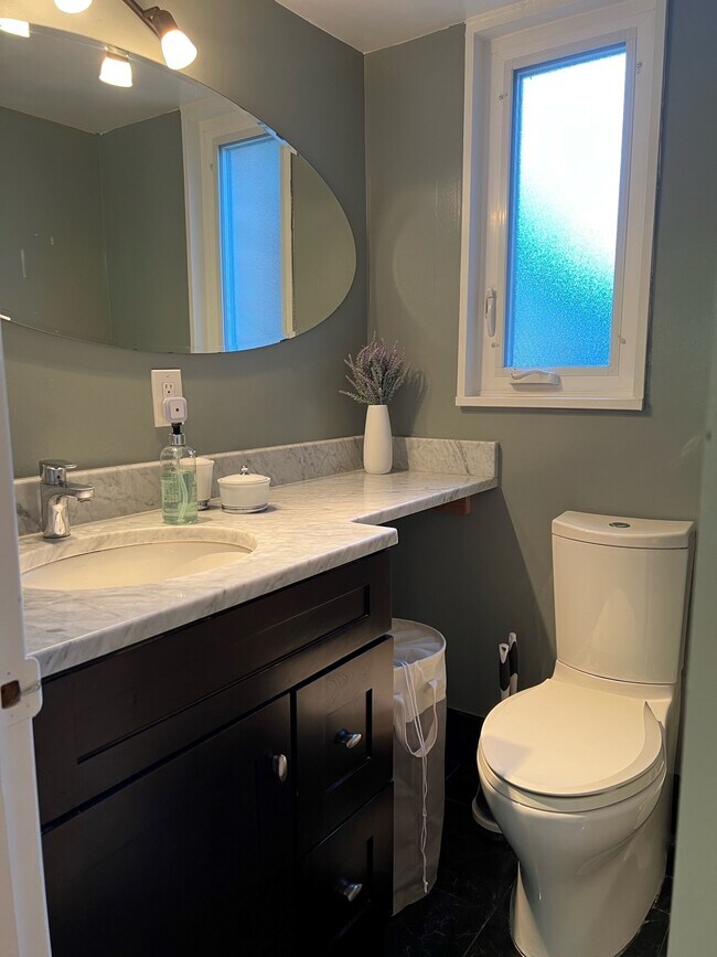 Building Photo - 4800 Chevy Chase Dr