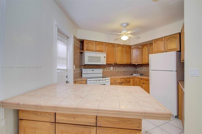 Building Photo - 1611 NE Miami Gardens Dr