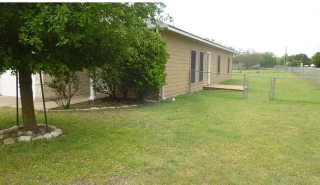 Building Photo - 501 Tablerock Cir