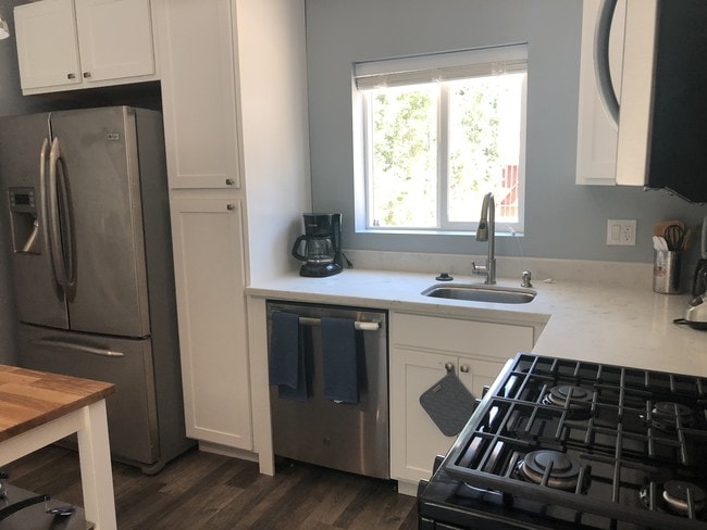 Primary Photo - 6331 Longridge Ave