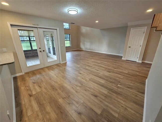 Building Photo - 6539 Brentwood Dr.