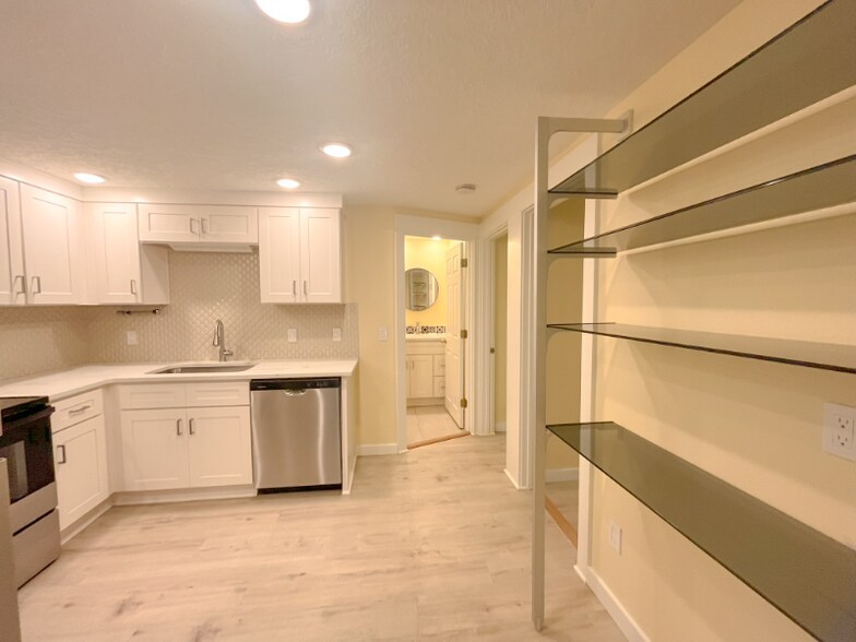 Building Photo - 4117-4123-4123 SE Long St