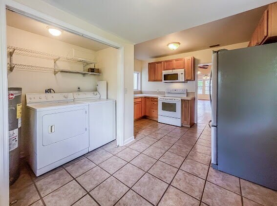 Building Photo - "Charming MIDTOWN 2-Bedroom Home with Glea...