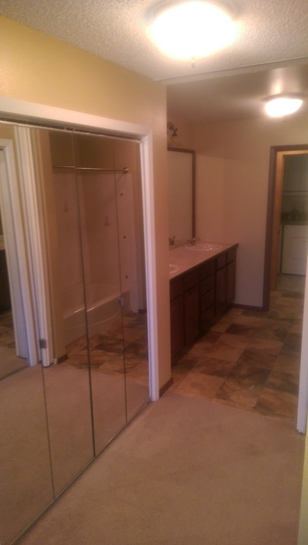 Building Photo - Three Bedroom Condo for rent!