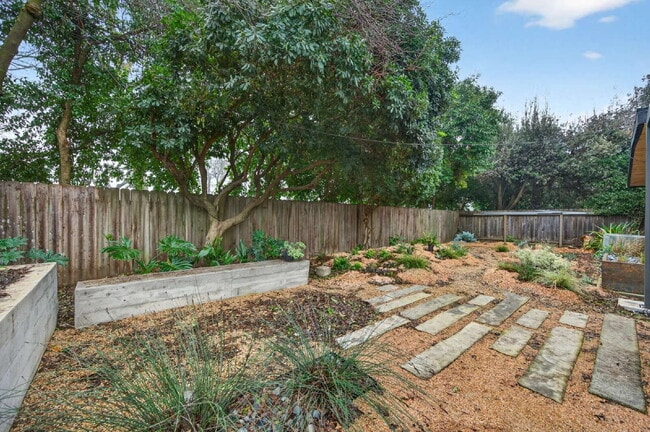 Building Photo - Not your average Davis rental.