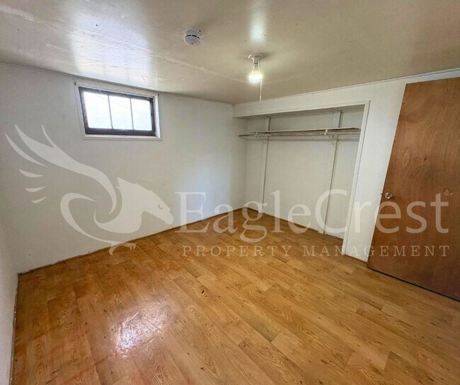Building Photo - Charming 2-Bedroom Home with Modern Finishes & Open Yard