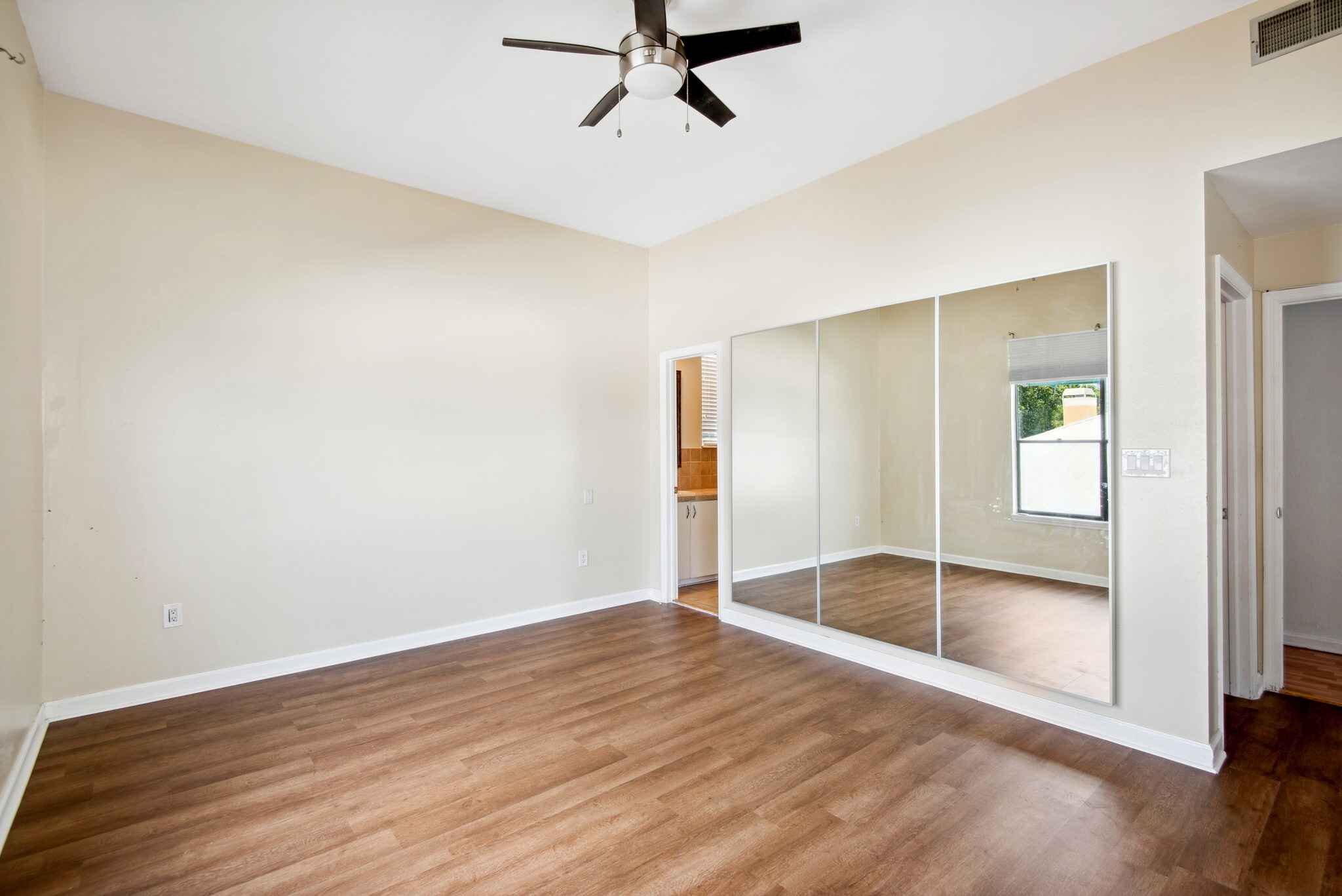 Building Photo - 3127 W Sligh Ave