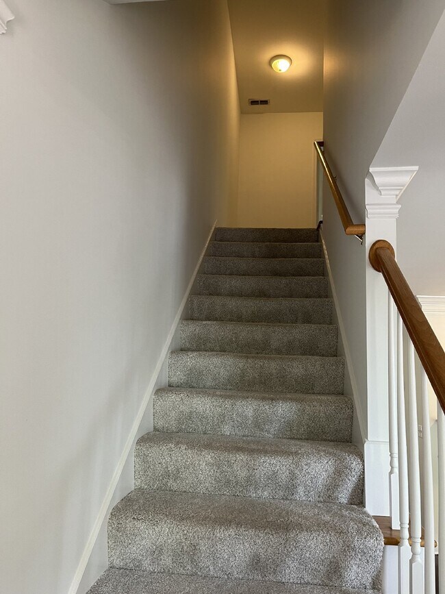 Building Photo - 1622 Brentwood Pointe