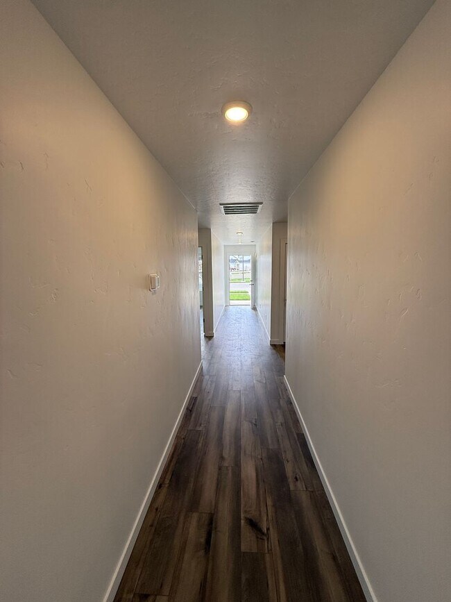 Building Photo - Beautiful 4 bed 2 Bath Home in Nampa