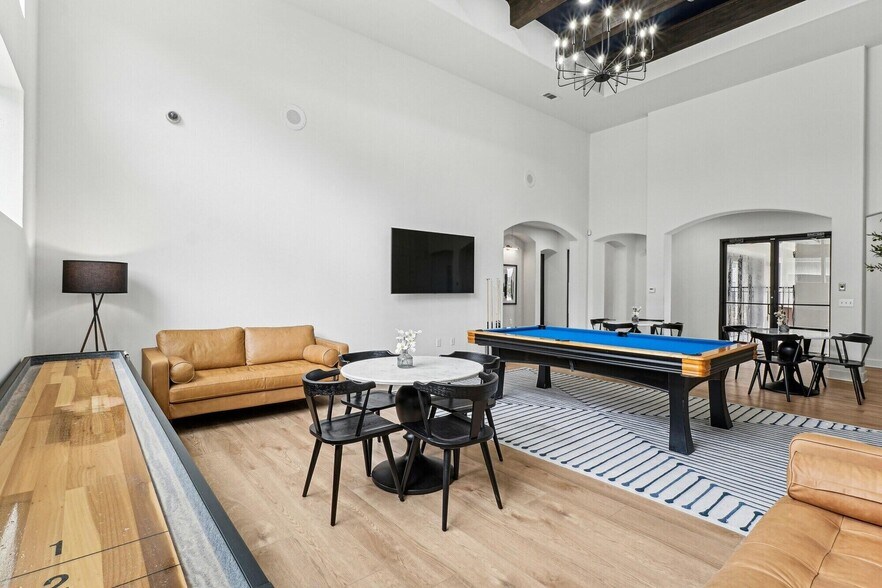 Building Photo - 14807 Woodland Hills Dr