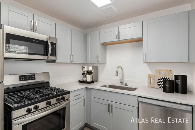 Primary Photo - 4310 N 14th St