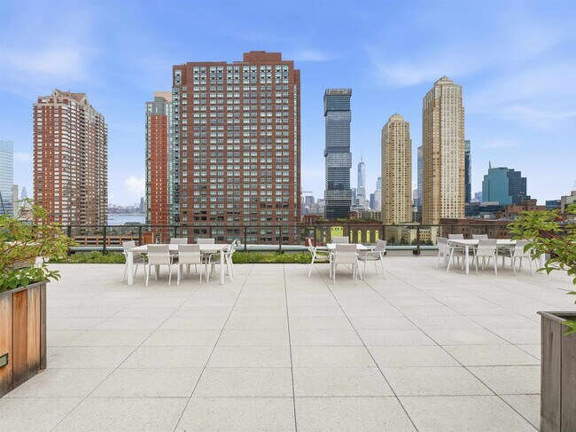 Building Photo - 144 1st St