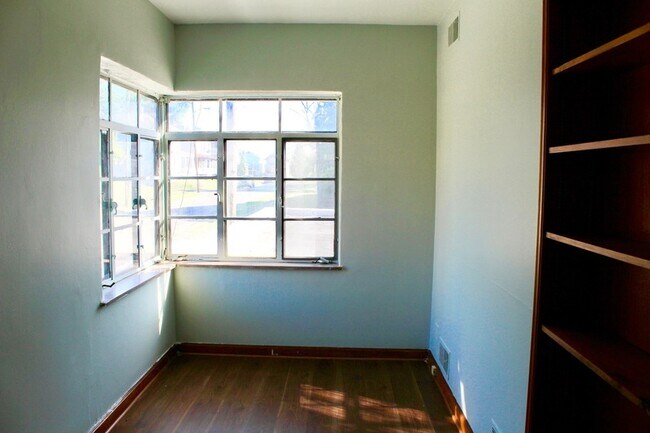 Building Photo - 604 Wilkins St