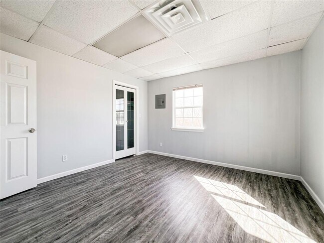 Building Photo - 4615 Heron St