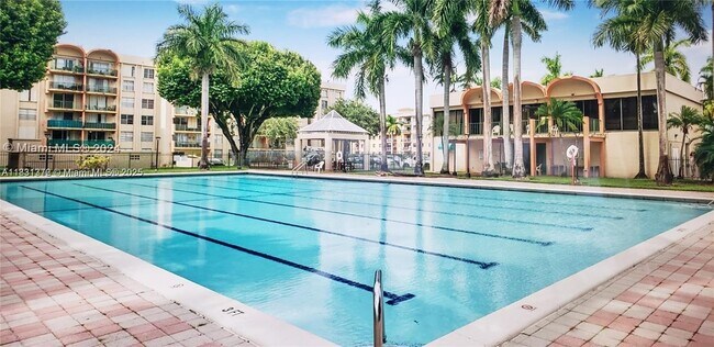 Building Photo - 9340 Fontainebleau Blvd