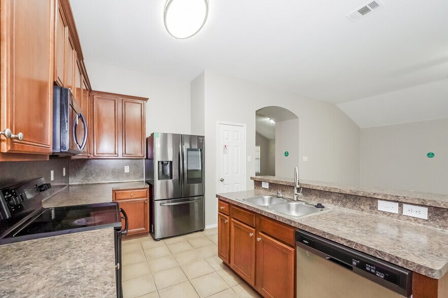 Building Photo - 620 Destin Dr