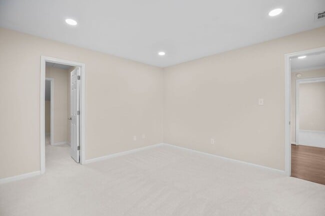 Building Photo - 6000 Blackstone Blvd