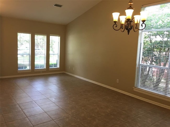 Building Photo - 14 Tranquil Glade Pl