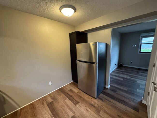 Interior Photo - 1004 Main St