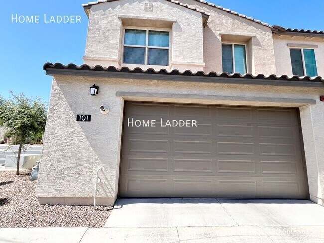 Building Photo - 779 E Doral Ave