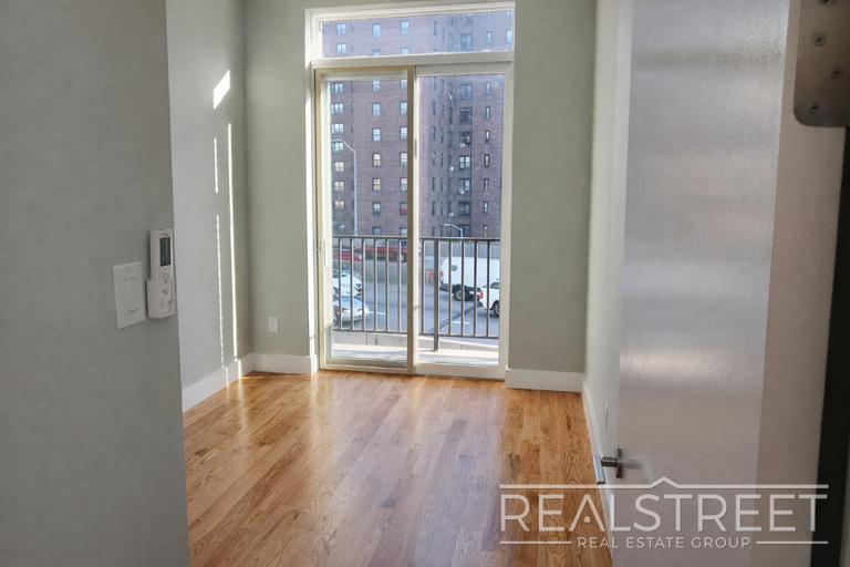 Building Photo - 2 Bed in Fort Greene with Roof Deck & Laundry!