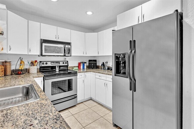 Building Photo - 2715 NE 49th St