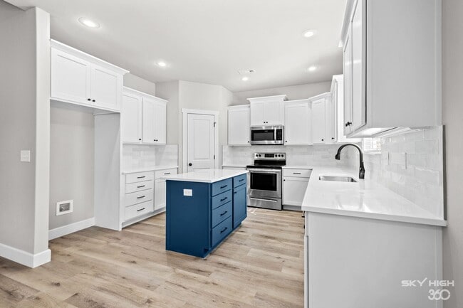 Building Photo - Newer 3 Bedroom 2 Bath home on Large lot!!!