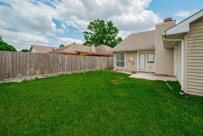 Building Photo - 15934 Barbarossa Dr