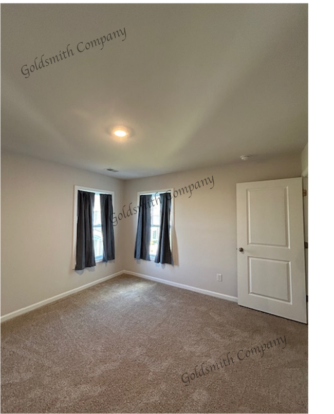 Building Photo - "Spacious 4-Bedroom Townhouse Retreat on Yellow Fox Road, Greer!"