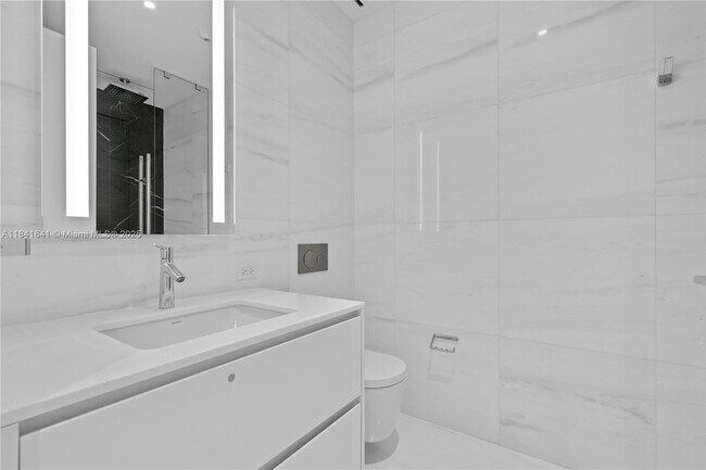 Building Photo - 300 Biscayne Blvd Way