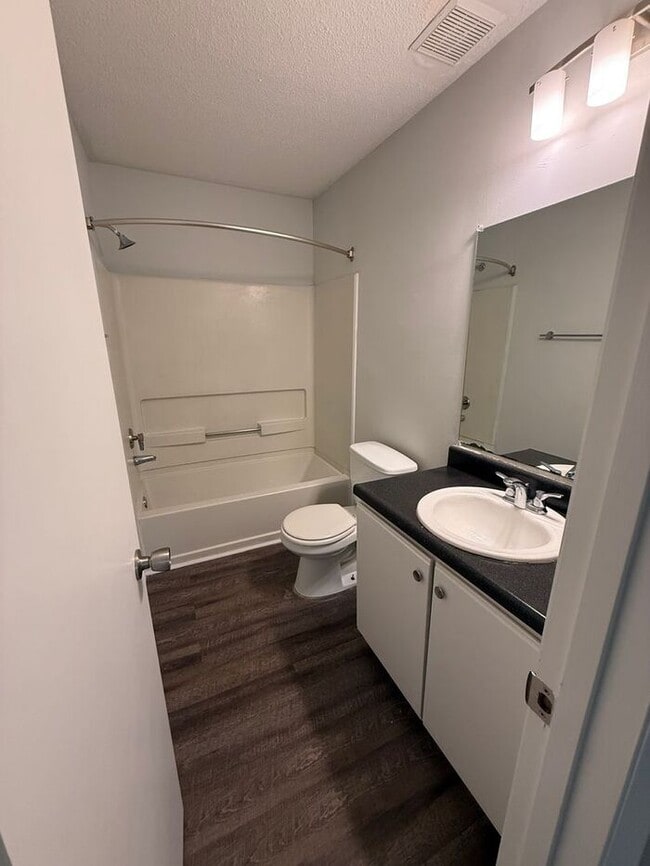 Building Photo - Collegeview Apartments! Updated 2 Bed 2 Bath Apartment with Washer/Dryer!